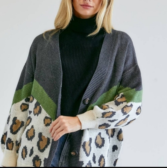 Davi & Dani Animal Print Cardigan - Picture 4 of 5